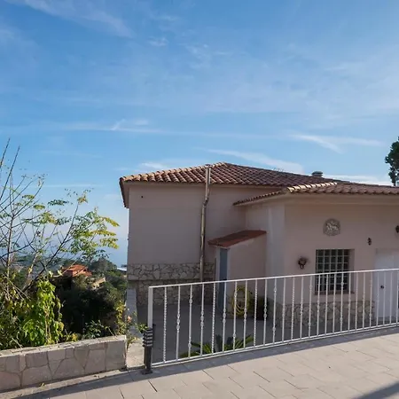 Villa 160717 - Gran Casa En Lloret De 9 Pers 5 Dormitorios Con Terraza Y Piscina Privada.
