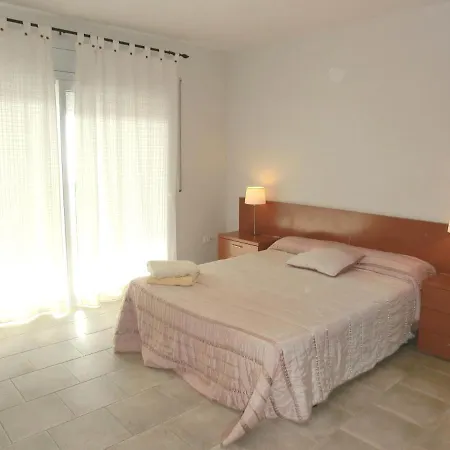 160717 - Gran Casa En Lloret De 9 Pers 5 Dormitorios Con Terraza Y Piscina Privada. וילה יורט דה מאר