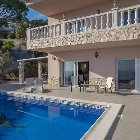 160717 - Gran Casa En Lloret De 9 Pers 5 Dormitorios Con Terraza Y Piscina Privada. * יורט דה מאר