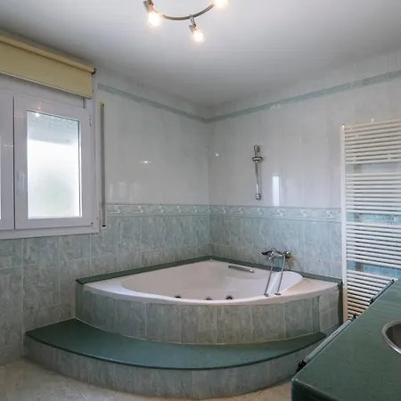 Villa 160717 - Gran Casa En Lloret De 9 Pers 5 Dormitorios Con Terraza Y Piscina Privada. *