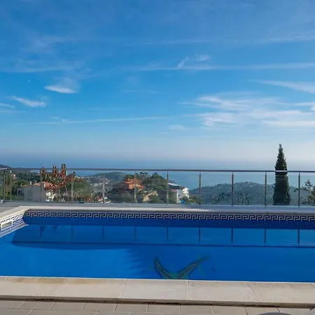 160717 - Gran Casa En Lloret De 9 Pers 5 Dormitorios Con Terraza Y Piscina Privada.
