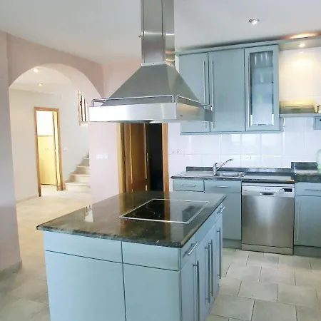 וילה 160717 - Gran Casa En Lloret De 9 Pers 5 Dormitorios Con Terraza Y Piscina Privada.