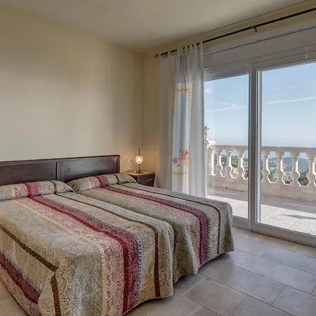 160717 - Gran Casa En Lloret De 9 Pers 5 Dormitorios Con Terraza Y Piscina Privada. וילה
