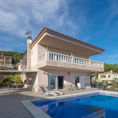 160717 - Gran Casa En Lloret De 9 Pers 5 Dormitorios Con Terraza Y Piscina Privada. וילה יורט דה מאר