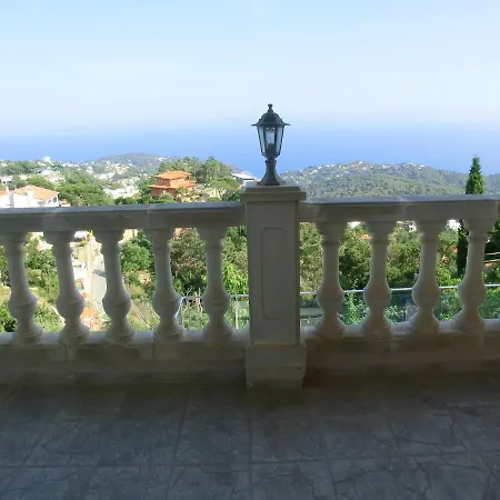 Villa 160717 - Gran Casa En Lloret De 9 Pers 5 Dormitorios Con Terraza Y Piscina Privada. Lloret de Mar