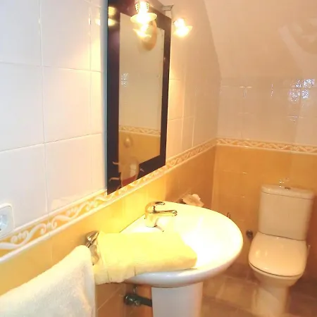 Villa 160717 - Gran Casa En Lloret De 9 Pers 5 Dormitorios Con Terraza Y Piscina Privada. *