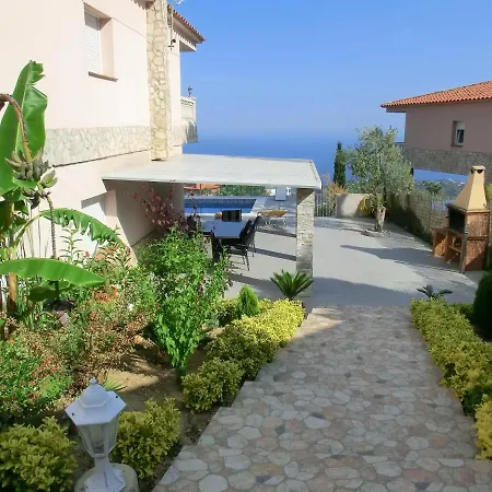 160717 - Gran Casa En Lloret De 9 Pers 5 Dormitorios Con Terraza Y Piscina Privada. *