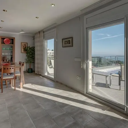 160717 - Gran Casa En Lloret De 9 Pers 5 Dormitorios Con Terraza Y Piscina Privada. Villa Lloret de Mar