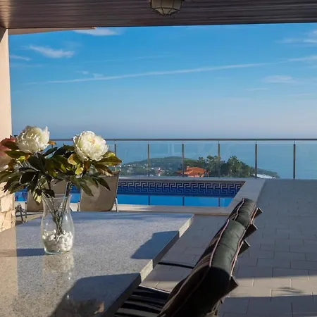 Villa 160717 - Gran Casa En Lloret De 9 Pers 5 Dormitorios Con Terraza Y Piscina Privada. *