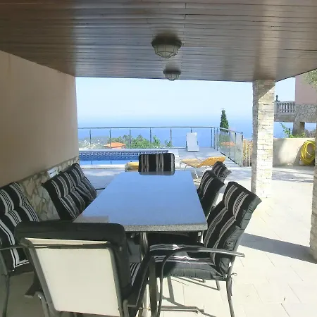 160717 - Gran Casa En Lloret De 9 Pers 5 Dormitorios Con Terraza Y Piscina Privada. Villa