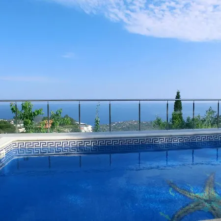 Villa 160717 - Gran Casa En Lloret De 9 Pers 5 Dormitorios Con Terraza Y Piscina Privada. *