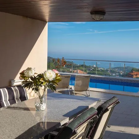 Villa 160717 - Gran Casa En Lloret De 9 Pers 5 Dormitorios Con Terraza Y Piscina Privada. Lloret de Mar