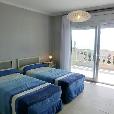 160717 - Gran Casa En Lloret De 9 Pers 5 Dormitorios Con Terraza Y Piscina Privada. Villa