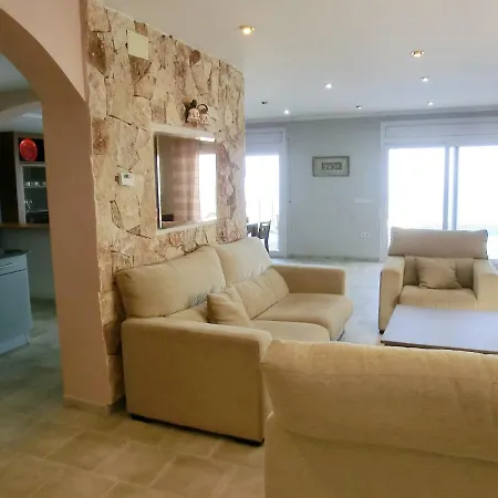 160717 - Gran Casa En Lloret De 9 Pers 5 Dormitorios Con Terraza Y Piscina Privada. Villa Lloret de Mar