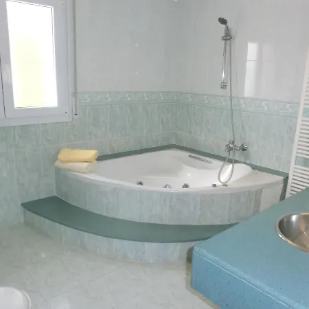 Villa 160717 - Gran Casa En Lloret De 9 Pers 5 Dormitorios Con Terraza Y Piscina Privada. *