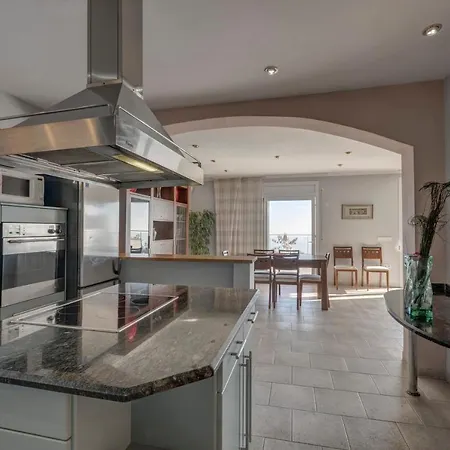 160717 - Gran Casa En Lloret De 9 Pers 5 Dormitorios Con Terraza Y Piscina Privada. Villa *