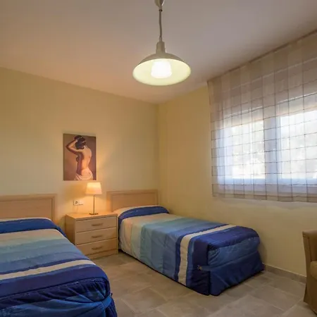160717 - Gran Casa En Lloret De 9 Pers 5 Dormitorios Con Terraza Y Piscina Privada. *